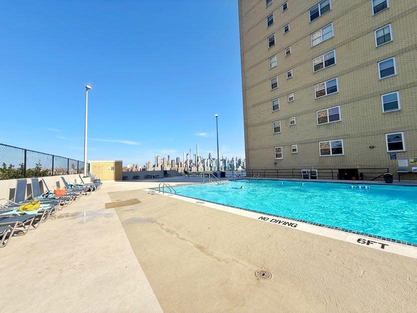 Building Photo - 6600 Boulevard E