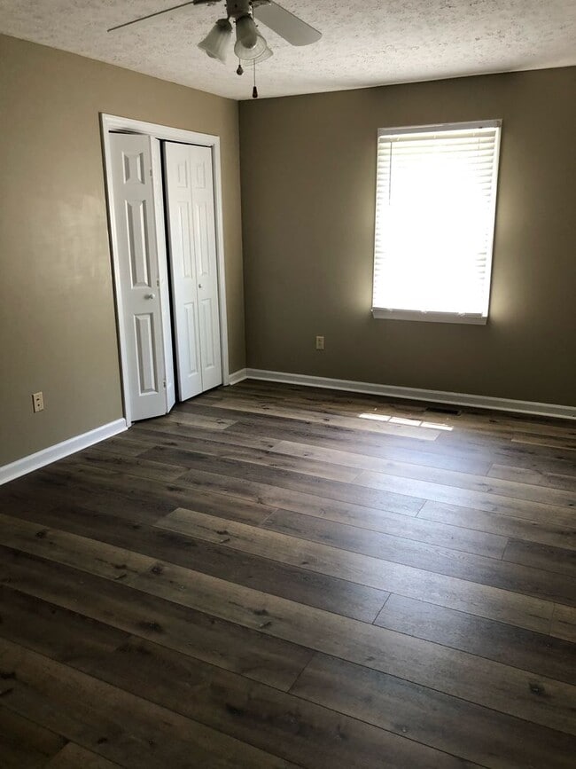 Building Photo - 4 Bedroom / 3 Bath Home   Church Hill, TN