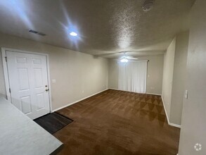 Building Photo - Recently Renovated 2 Bedroom 2 Bath Walk I...