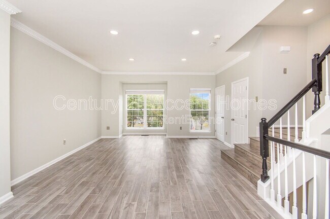 Building Photo - 5522 Jowett Ct