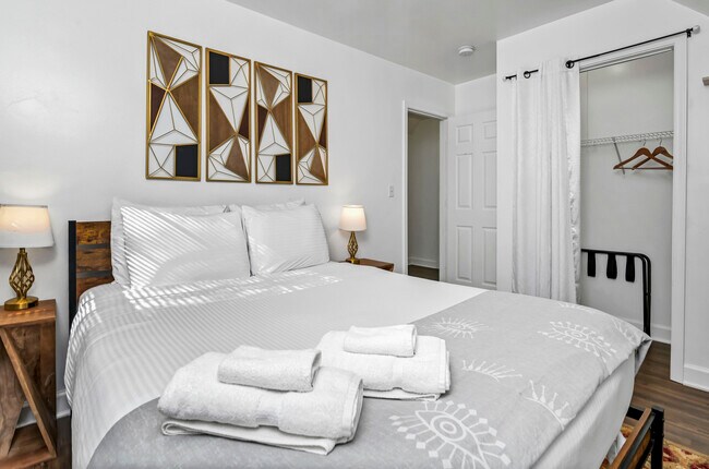 Building Photo - 1201 Chevis St