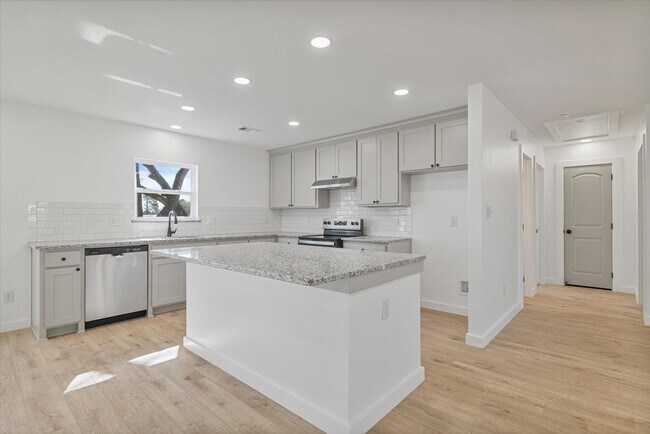 Building Photo - 311 Church St