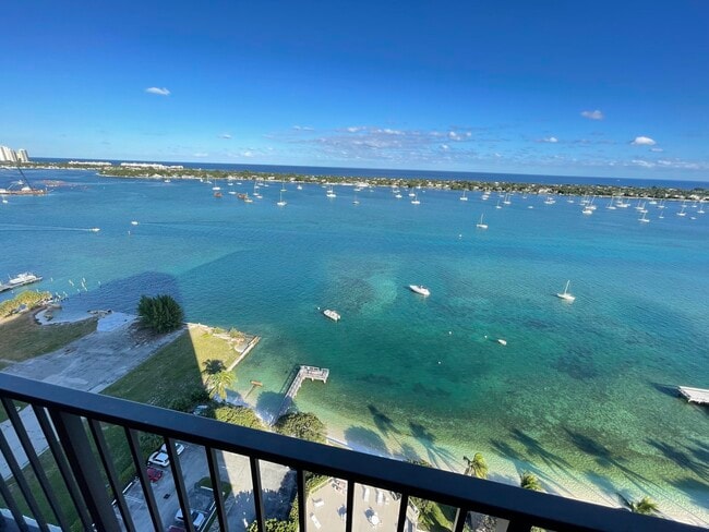 Building Photo - 5600 N Flagler Dr