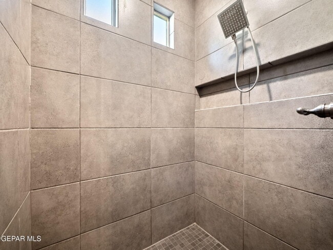 Building Photo - 5916 Hidden Acres Dr