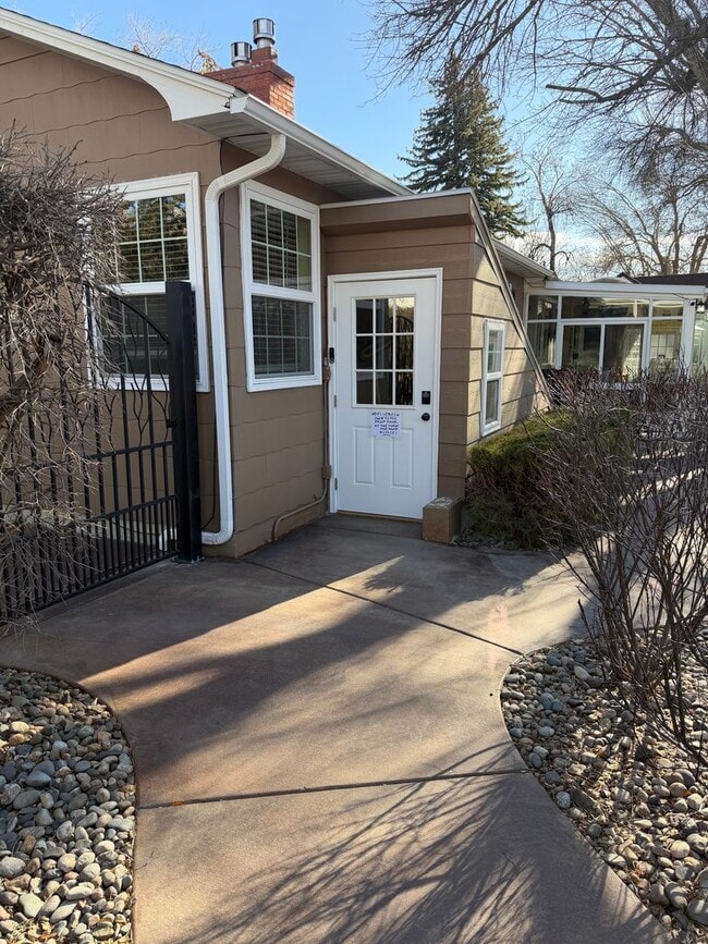 Building Photo - Newly remodeled and furnished 1 bedroom