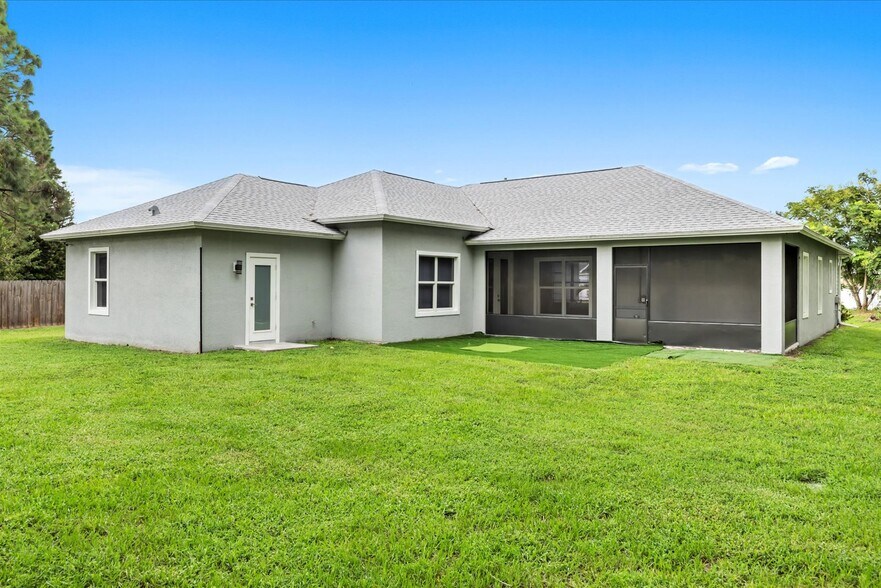 Building Photo - 419 SW Namoit Pl