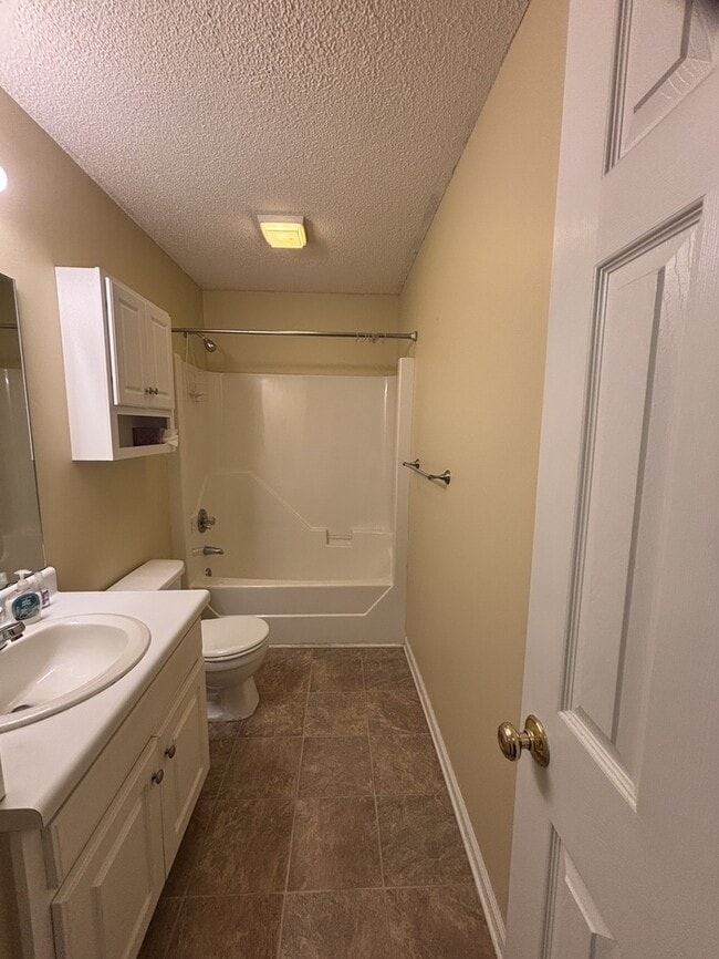 Building Photo - 60 Stratford Dr