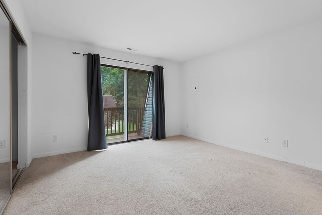 Building Photo - Condo in Chapel Hill - short term option!