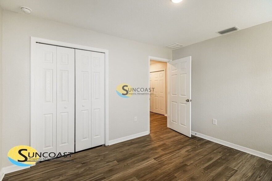 Building Photo - 7893 N Jamaica Dr