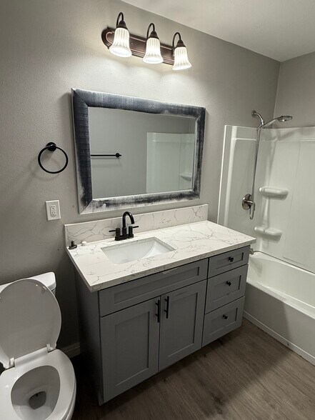 Bathroom - 9302 E Avenue R14