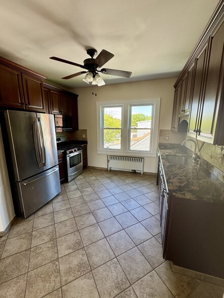 Kitchen - 510 Lincoln Ave