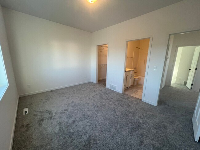 Building Photo - 3602 33rd St S