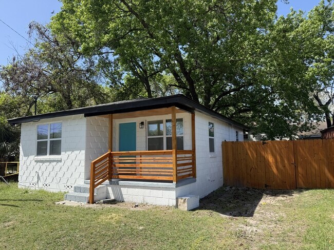 Building Photo - 239 Jenks St