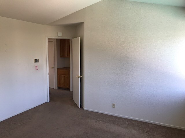 Building Photo - Nice Home with Pool