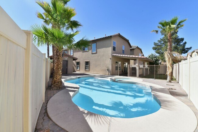Building Photo - Spacious 4Bed/2Bath/2Car Home located in North Las Vegas w/ Pool!