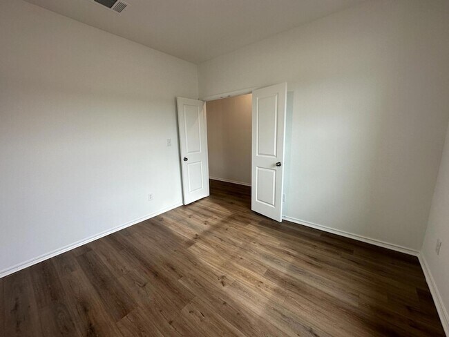 Building Photo - 229 Sonterra Dr