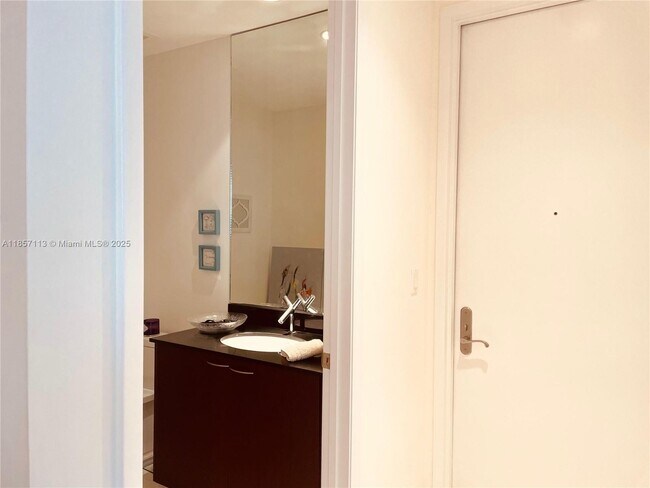 Building Photo - 16001 Collins Ave