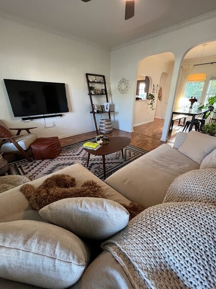 Living room - 1204 San Bernard St