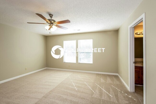 Building Photo - 3 Bedroom Pet-Friendly Home in Charlotte, NC with Main Street Renewal