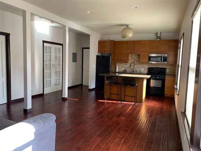 Building Photo - 546 30th St