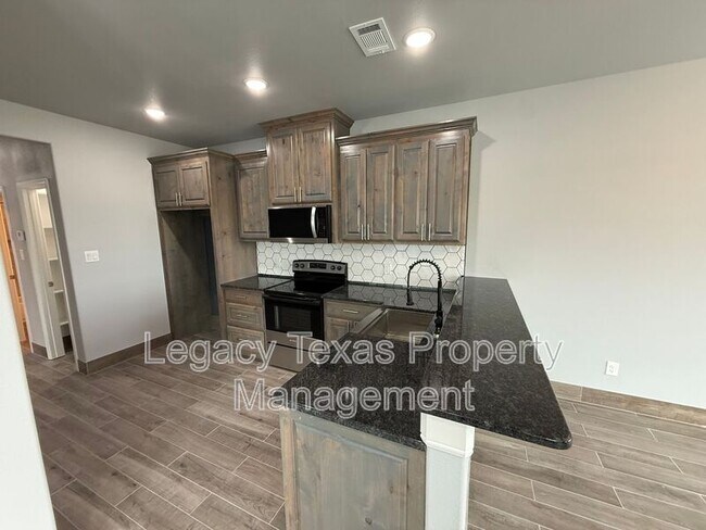 Building Photo - 910 Fuller Ave