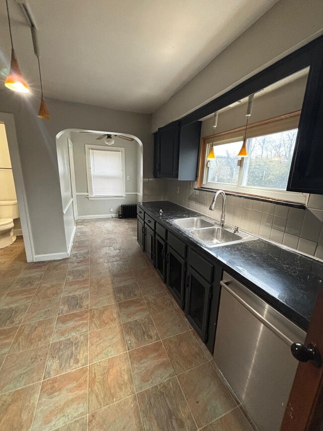 Building Photo - 3808 Kirkwood Rd