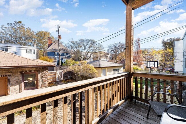 Building Photo - 6229 N Wayne Ave