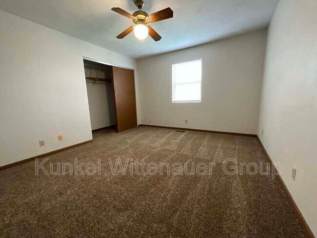 Building Photo - 921 Georgetowne Dr