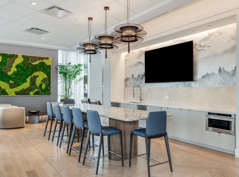 Building Photo - 345 N Canal St