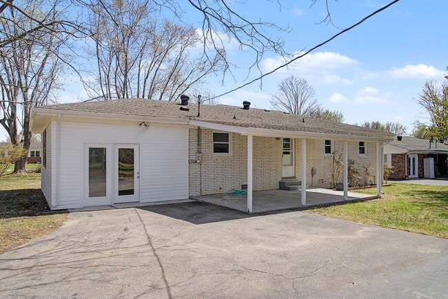 Building Photo - 521 Greenwood Dr