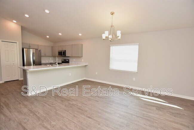 Building Photo - 372 Cascara Ln