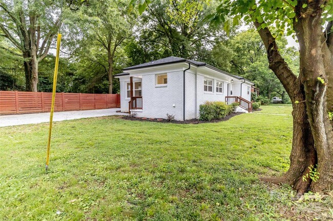 Building Photo - 3501 Eastway Dr