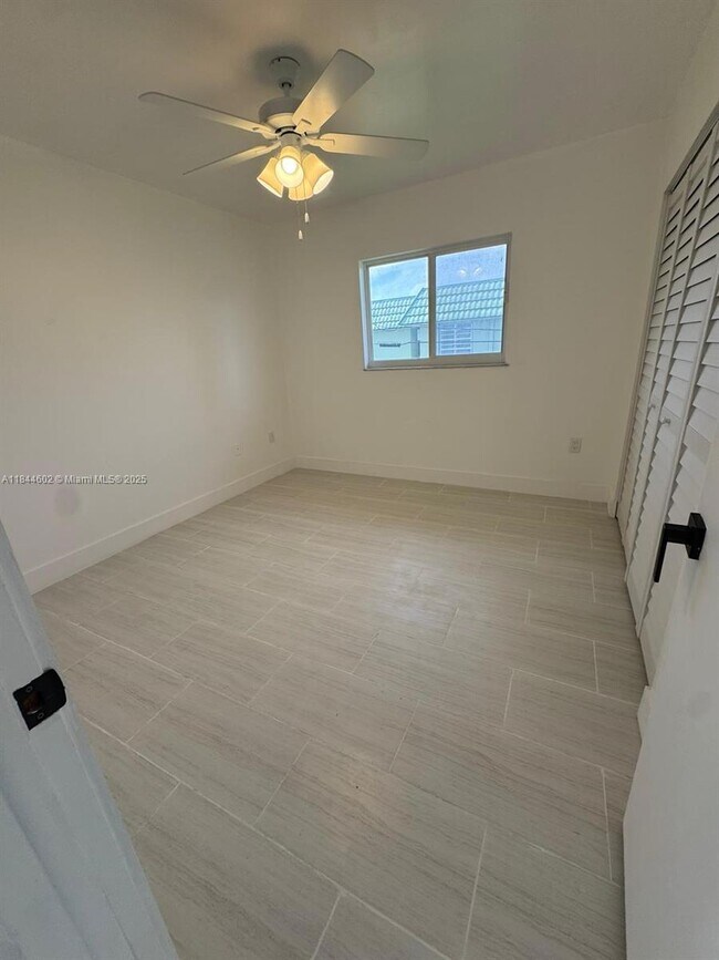 Building Photo - 800 NW 44th Ave