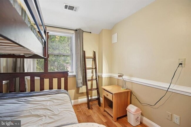 Building Photo - 3705 S Four Mile Run Dr