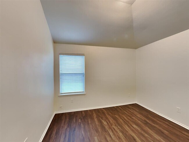 Building Photo - 7702 Summer Dale Dr