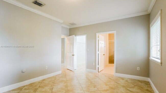 Building Photo - 665 SE 31st Ave
