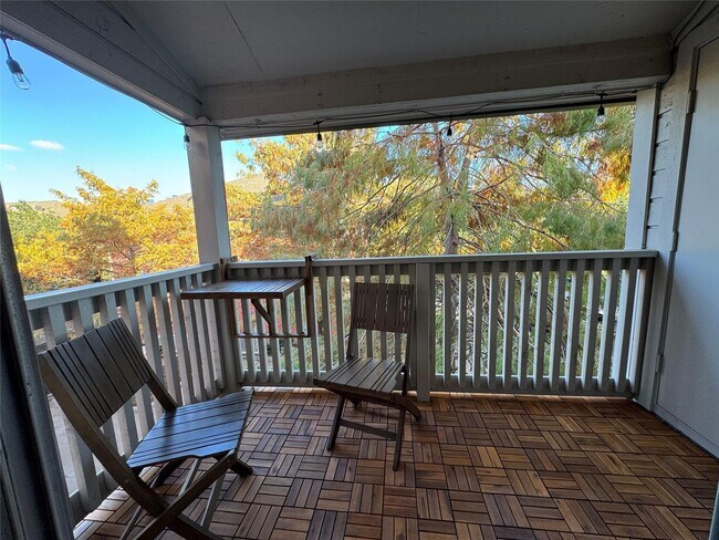 Building Photo - 4041 Drake St