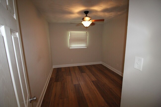 Building Photo - Beautiful Single Family Home in Great Neck Estates