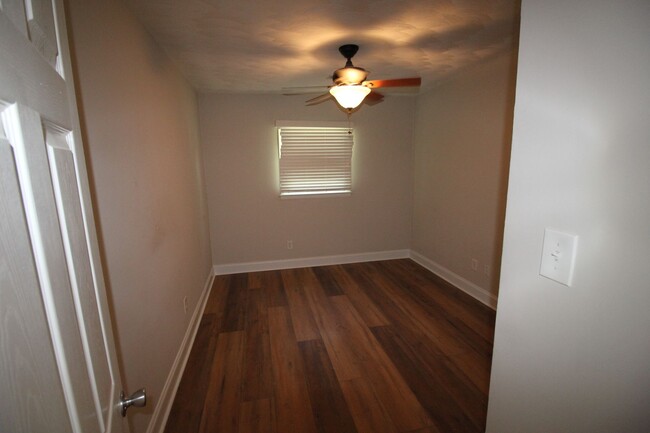 Building Photo - Beautiful Single Family Home in Great Neck...
