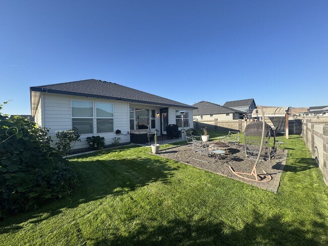 Building Photo - Welcome Home! 3 bed/2 bath in West Richland