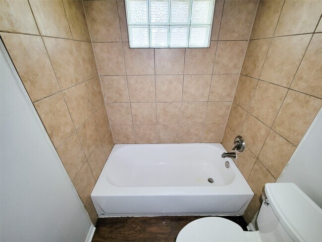 Building Photo - 18402 Tall Cypress Dr