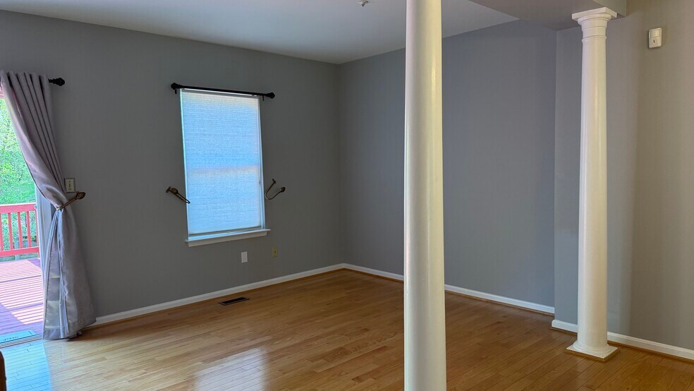 Building Photo - 4219 Star Cir