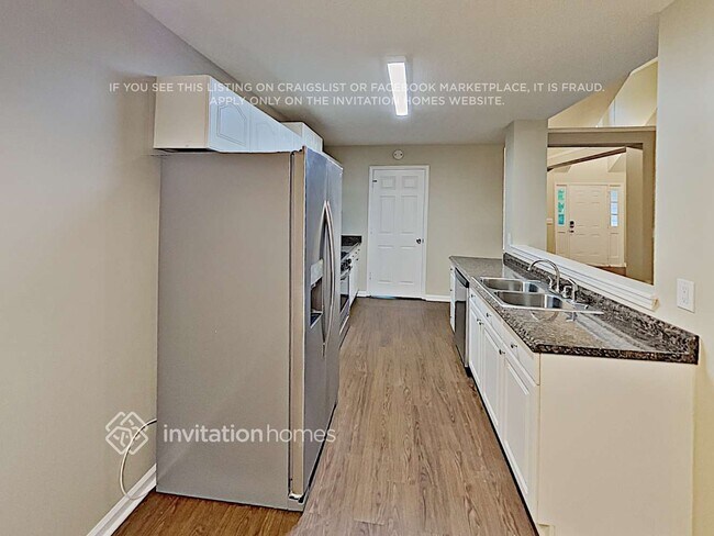 Building Photo - 520 Bone Cir