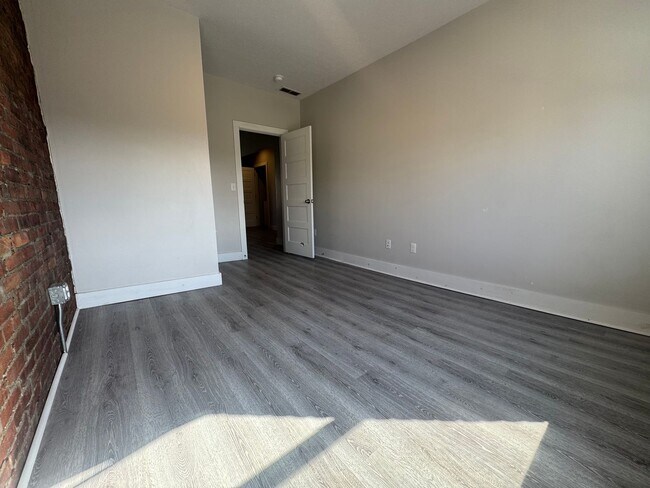 Building Photo - 1960 W 65th St