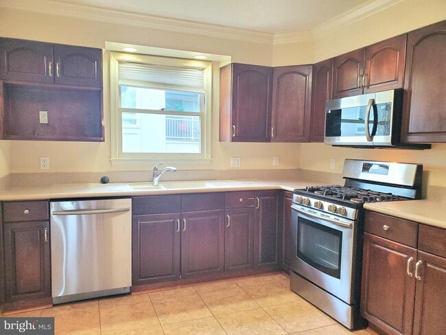 Building Photo - 742 S Granada St