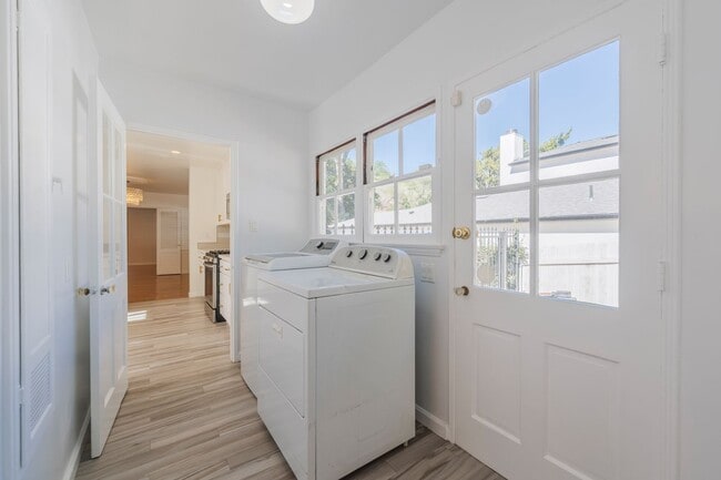 Building Photo - Beautiful Sherman Oaks Home Rental!