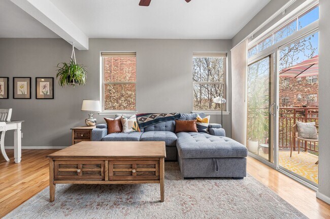 Building Photo - Modern 2-Bed, 2.5-Bath Corner Unit in Arva...