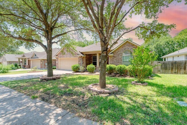 Building Photo - 1511 Weatherford Dr
