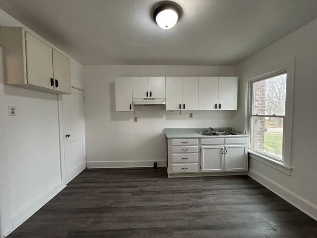 Building Photo - ** Move in Special ** Updated 3-Bedroom, 1-Bathroom Home – $1,100/Month