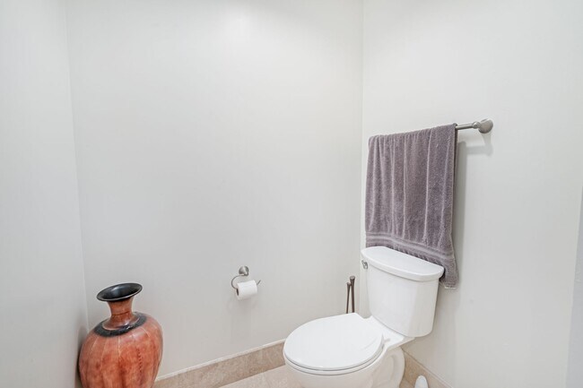 Building Photo - Furnished Condo at Marina Grande